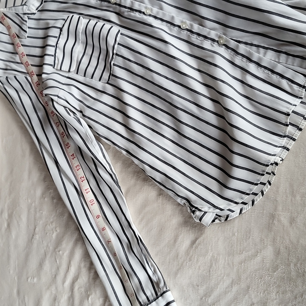 Express button down with shoulder detail. Size L - image 6